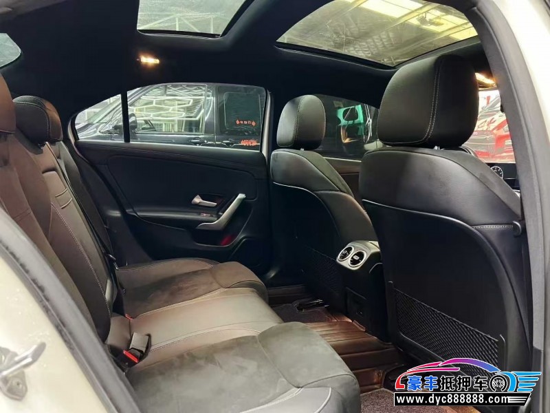 22年奔驰A轿车抵押车出售