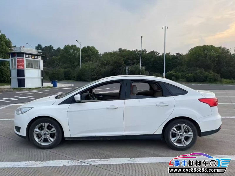 17年福特福克斯轿车抵押车出售