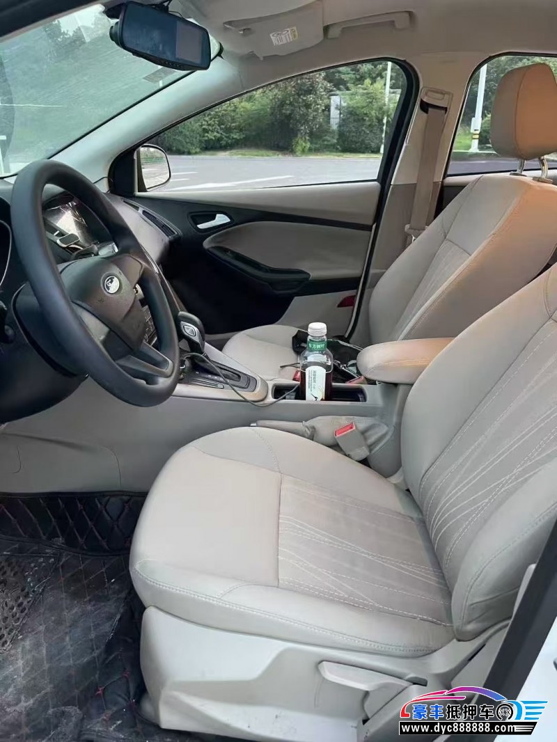 17年福特福克斯轿车抵押车出售