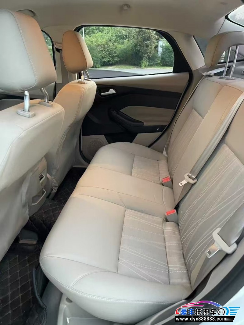 17年福特福克斯轿车抵押车出售