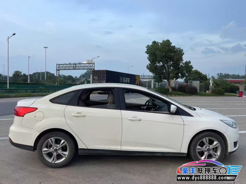 17年福特福克斯轿车抵押车出售