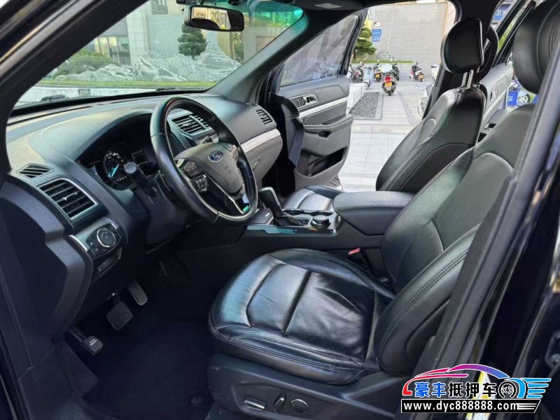 17年福特探险者轿车抵押车出售