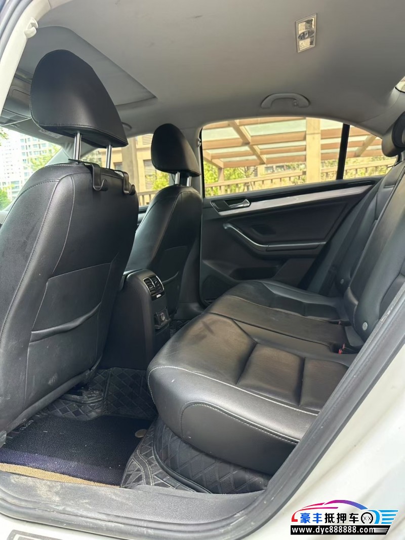 17年大众速腾轿车抵押车出售