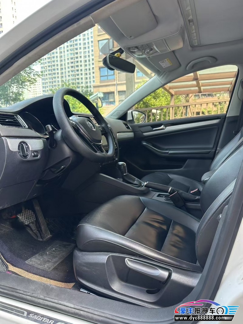 17年大众速腾轿车抵押车出售