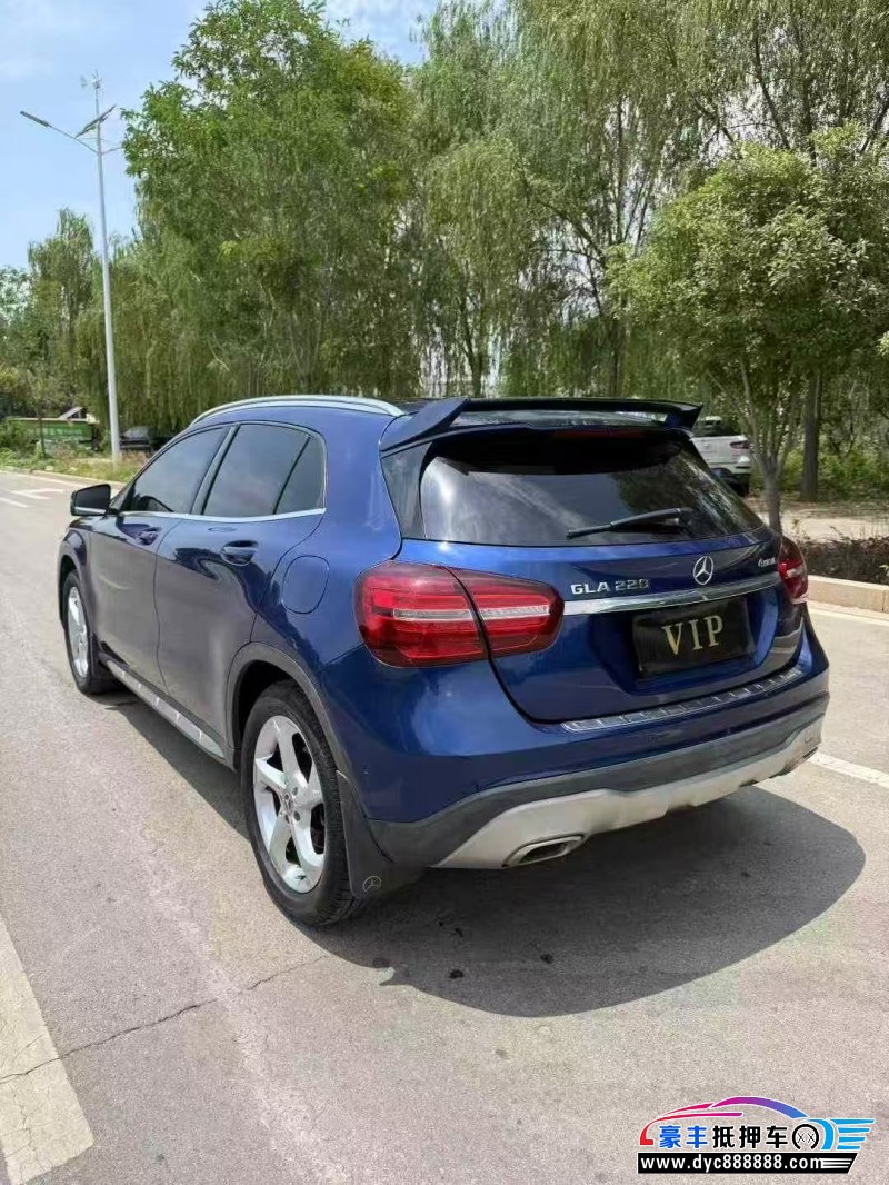 18年奔驰GLA轿车抵押车出售