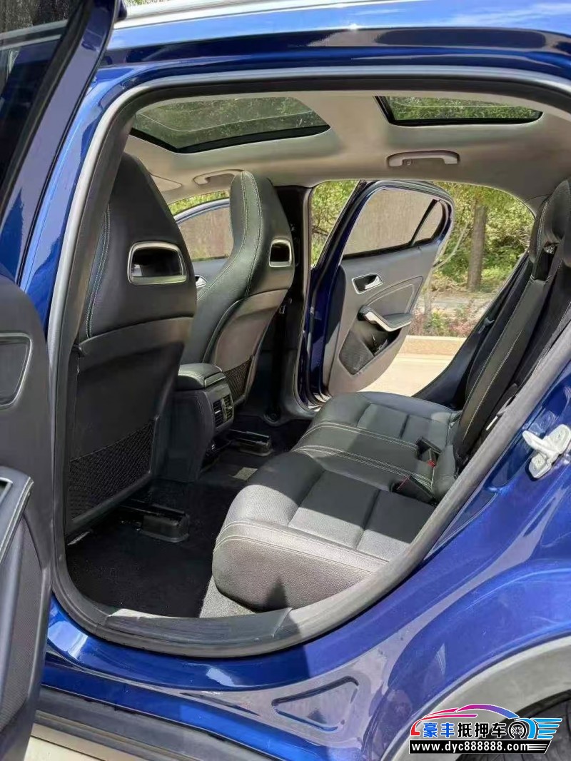 18年奔驰GLA轿车抵押车出售