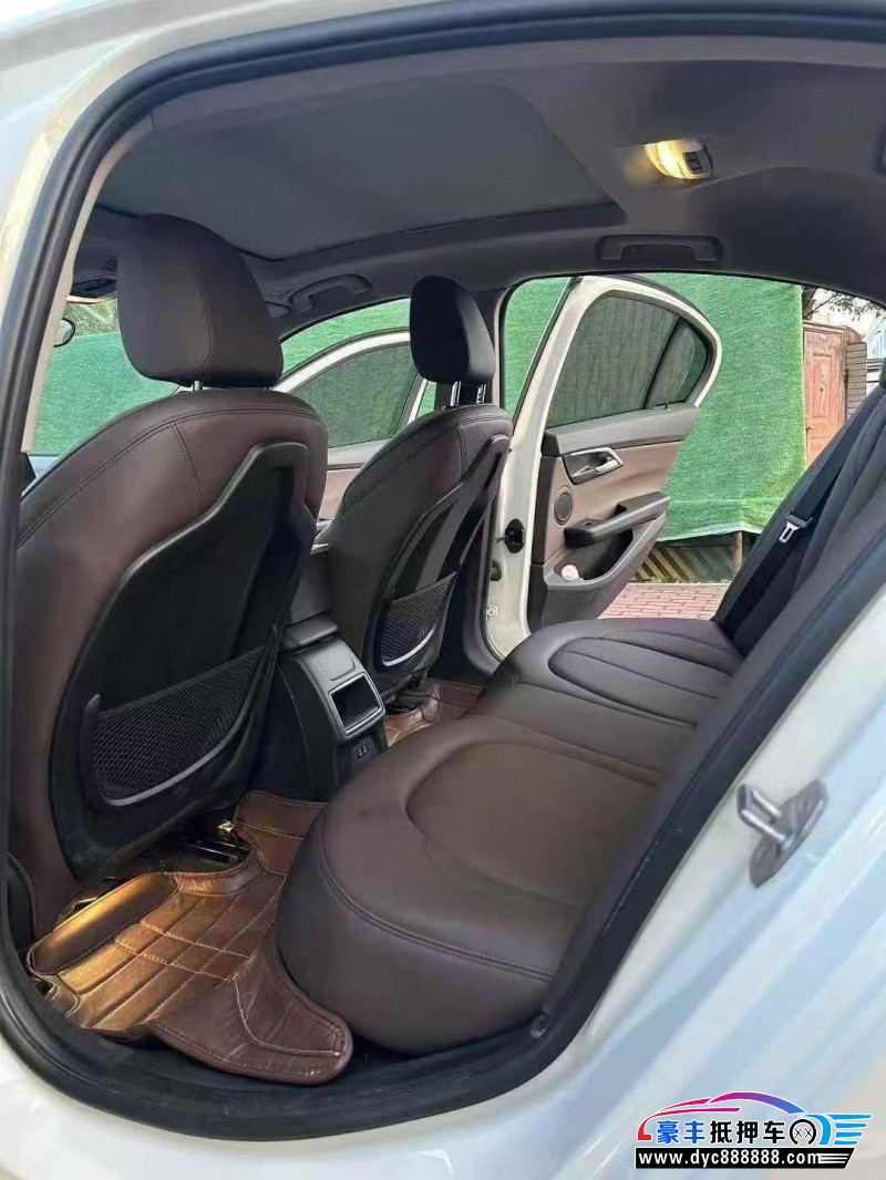 20年宝马1系轿车抵押车出售