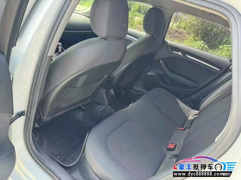 17年奥迪A3轿车抵押车出售