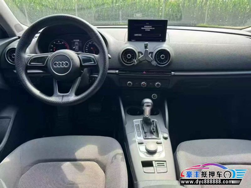 17年奥迪A3轿车抵押车出售
