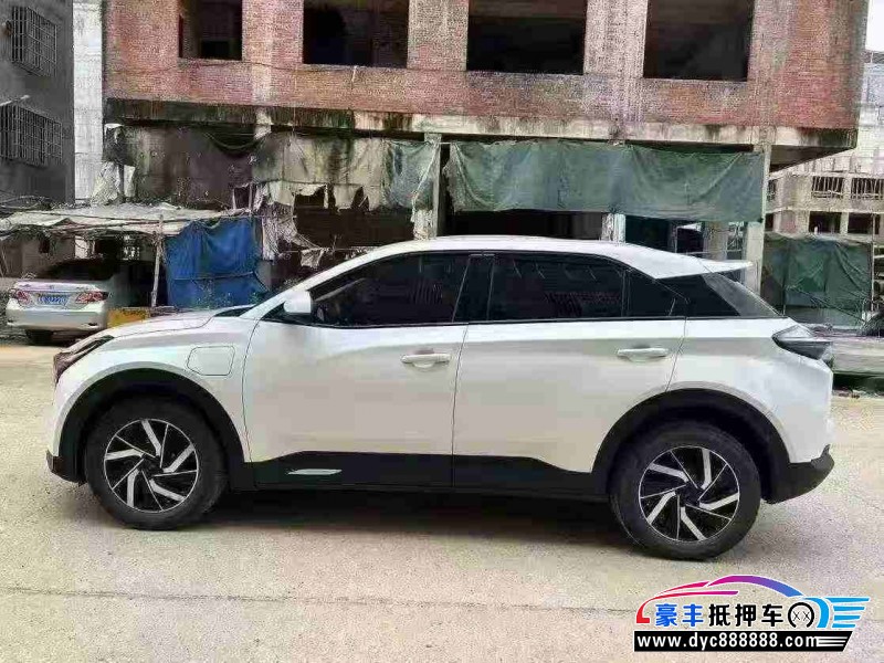 20年哪吒U轿车抵押车出售