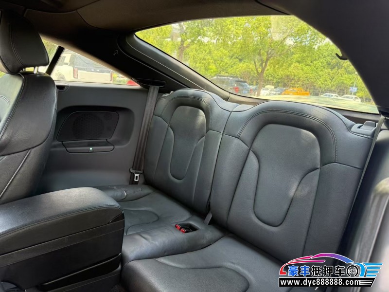 13年奥迪TT轿车抵押车出售