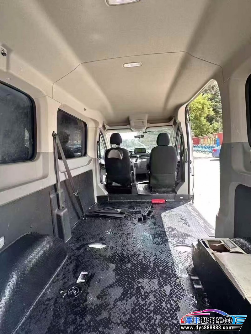 23年上汽大通V90轿车抵押车出售