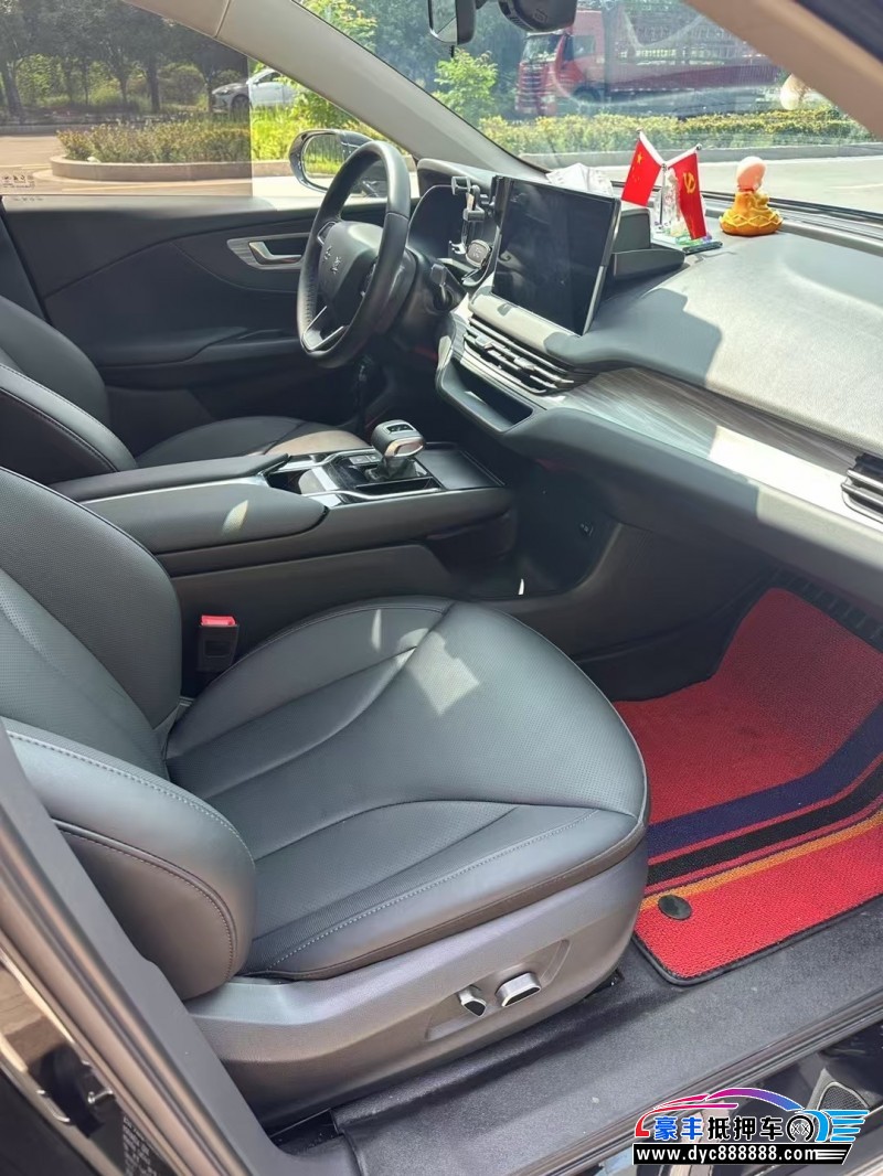 25年红旗EQM5轿车抵押车出售