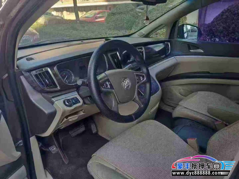 13年别克GL8轿车抵押车出售