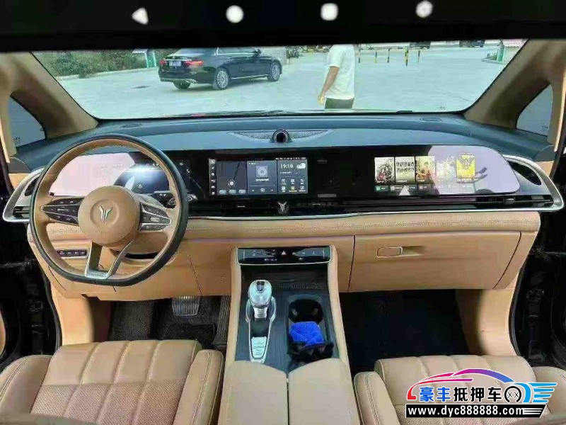 24年岚图梦想家轿车抵押车出售