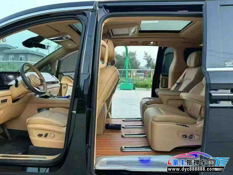 24年岚图梦想家轿车抵押车出售