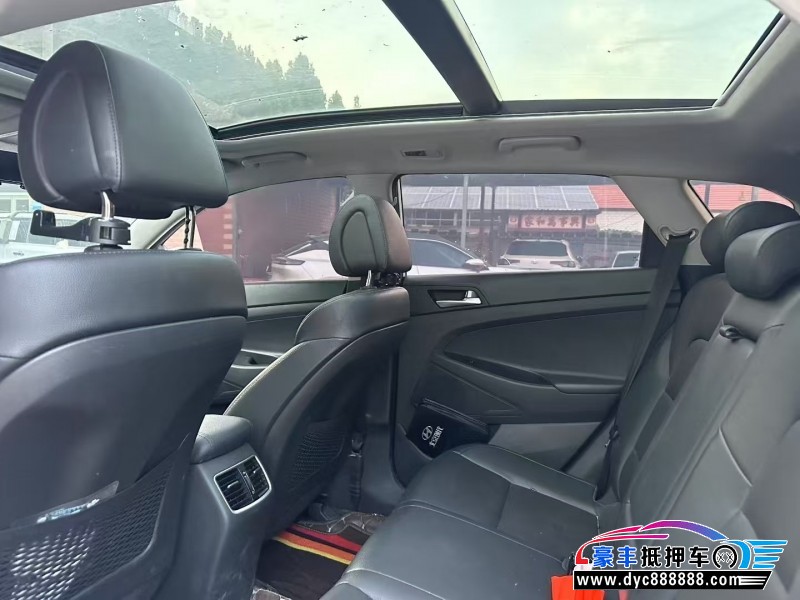 18年现代途胜轿车抵押车出售