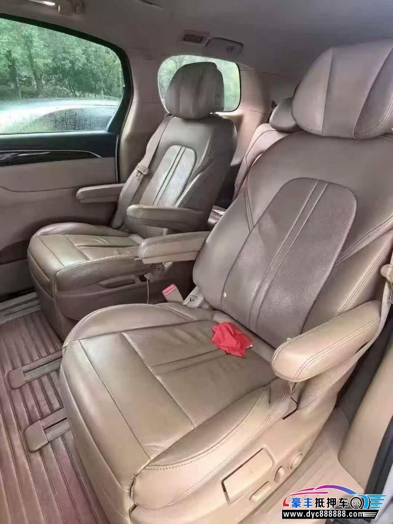 17年别克GL8轿车抵押车出售