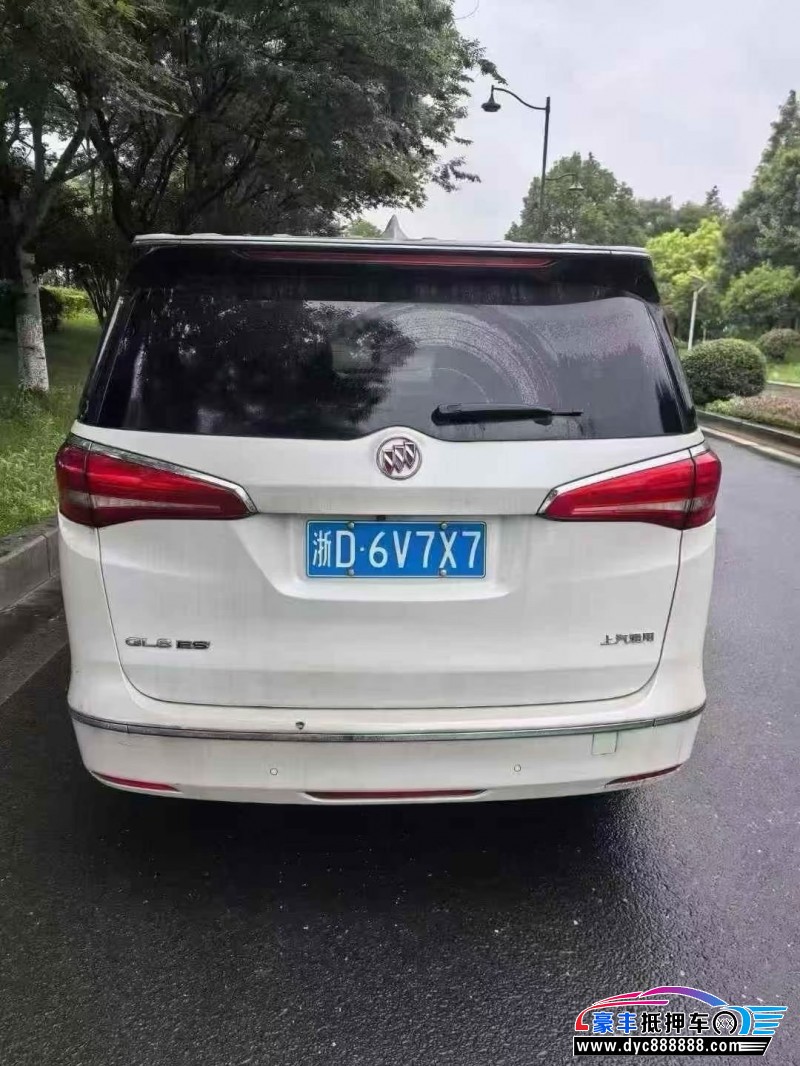 17年别克GL8轿车抵押车出售