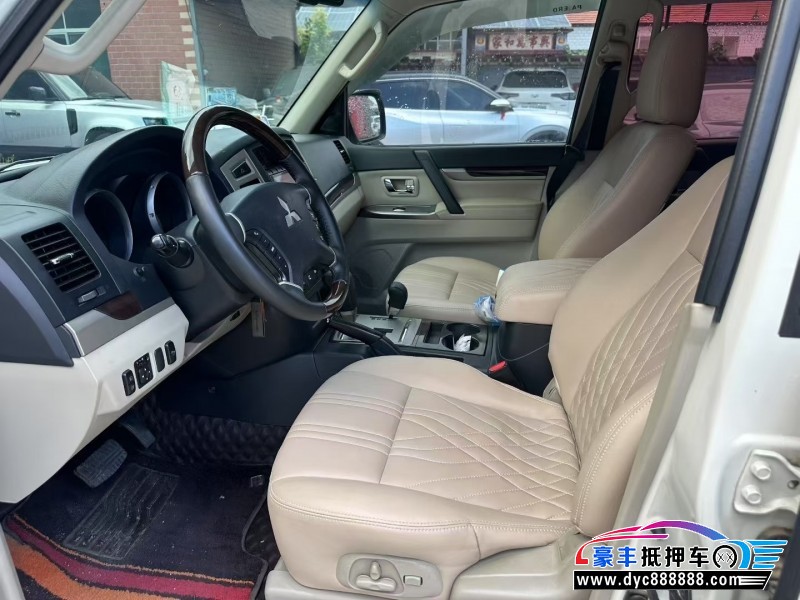 19年三菱帕杰罗SUV抵押车出售