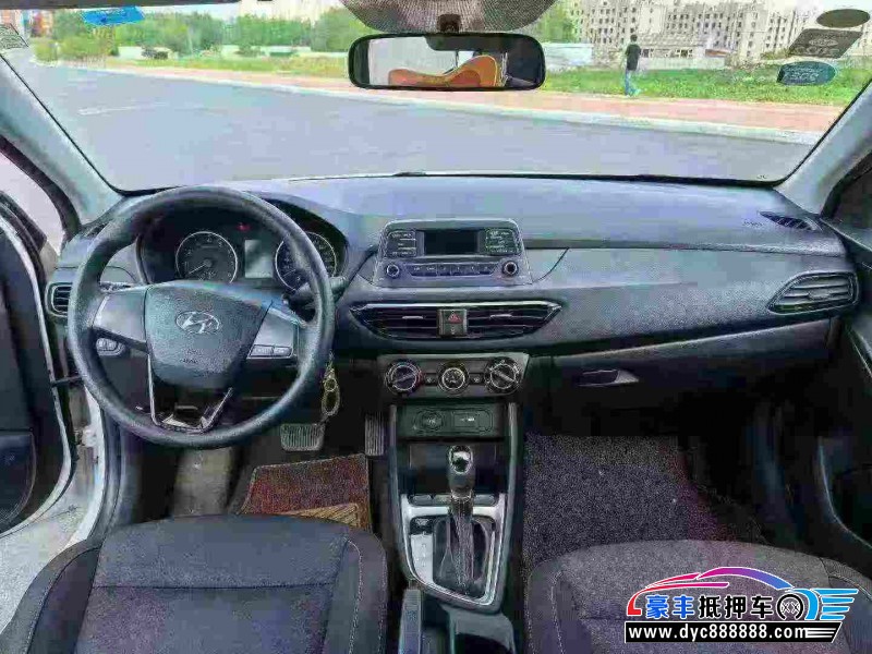 20年现代悦动轿车抵押车出售