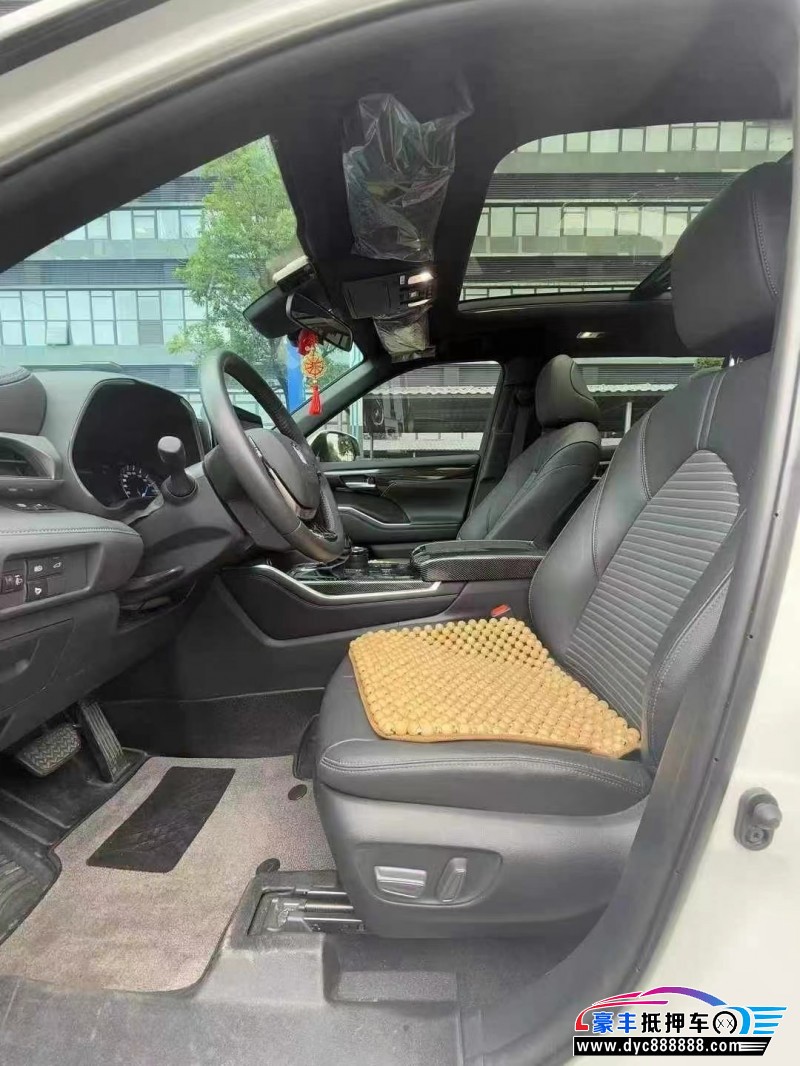 24年丰田皇冠轿车抵押车出售