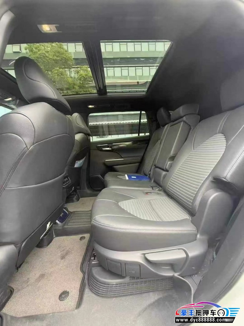 24年丰田皇冠轿车抵押车出售