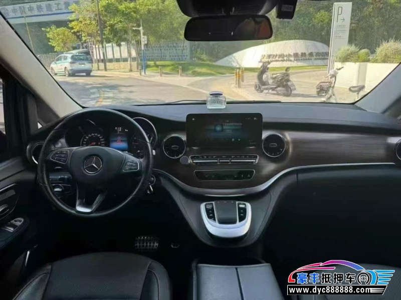 21年奔驰V轿车抵押车出售