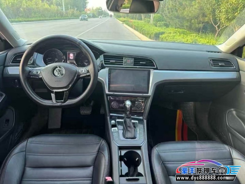 15年大众凌渡轿车抵押车出售