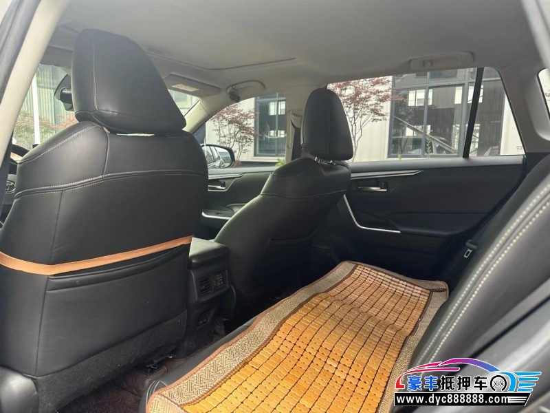 22年丰田RAV4轿车抵押车出售