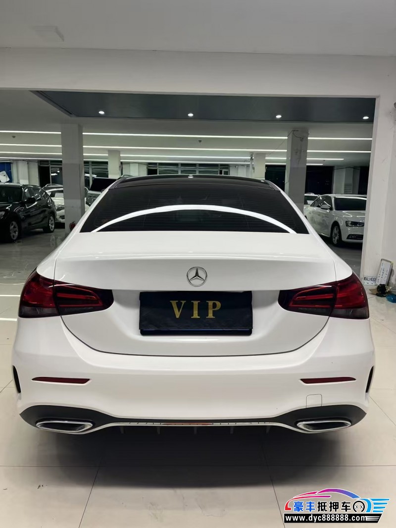 22年奔驰A轿车抵押车出售