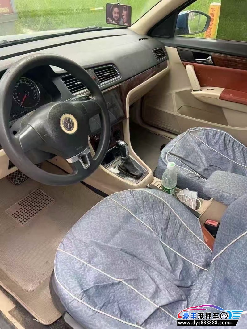 13年大众朗逸轿车抵押车出售