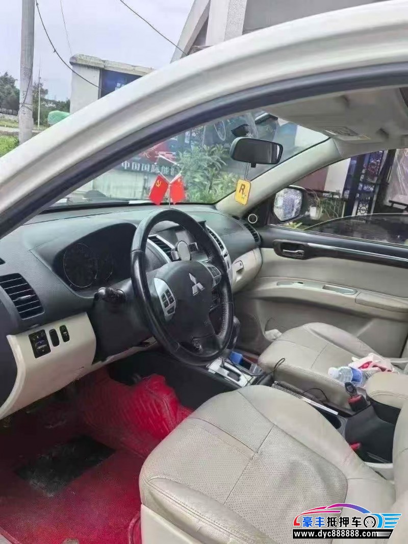 14年三菱帕杰罗轿车抵押车出售