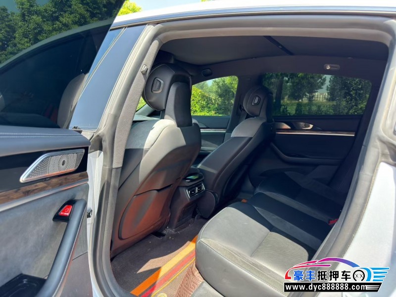 23年哪吒S轿车抵押车出售