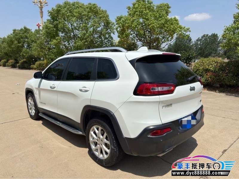 18年Jeep自由光轿车抵押车出售