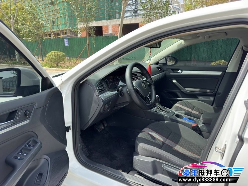 22年大众凌渡轿车抵押车出售