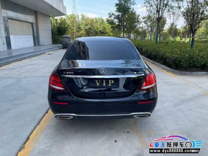 17年奔驰E轿车抵押车出售