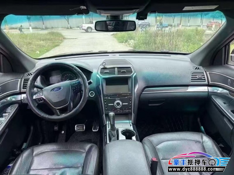 16年福特探险者轿车抵押车出售