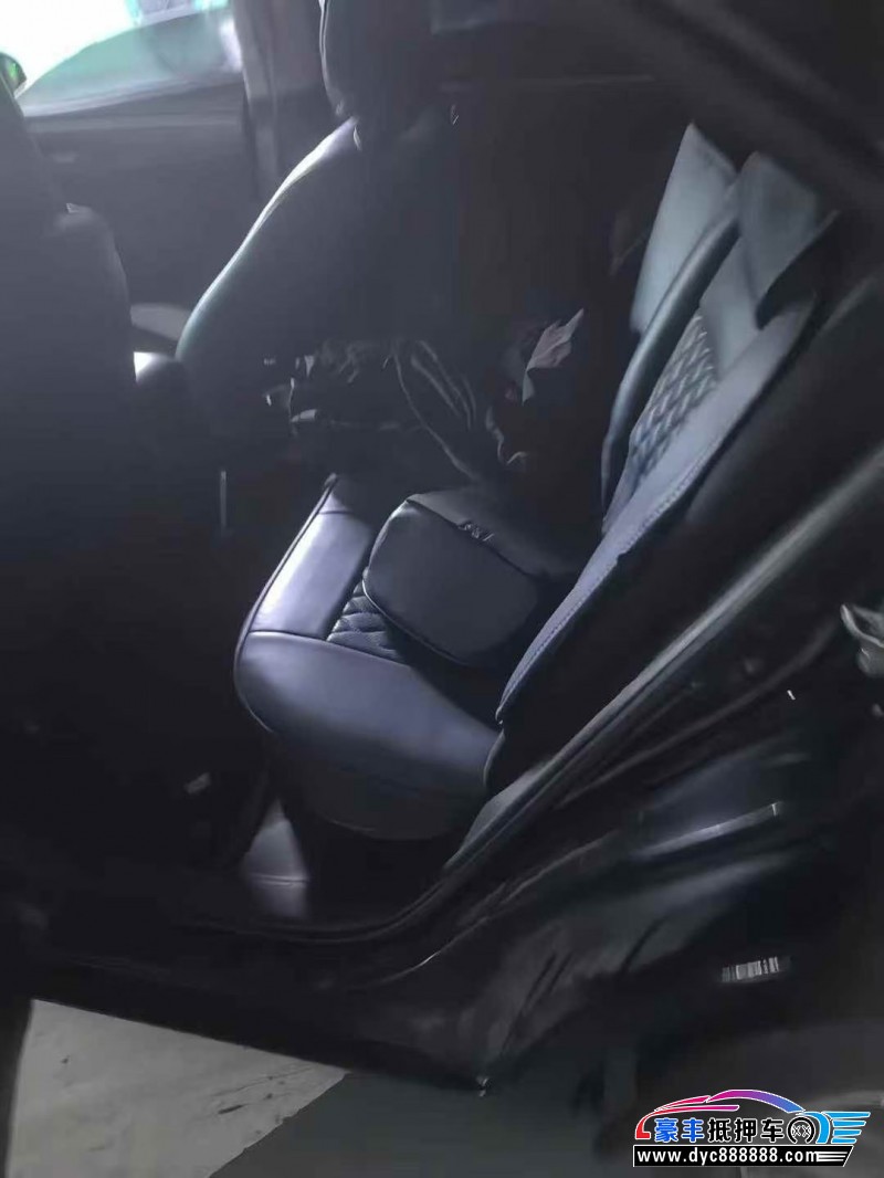 17年丰田雷凌轿车抵押车出售