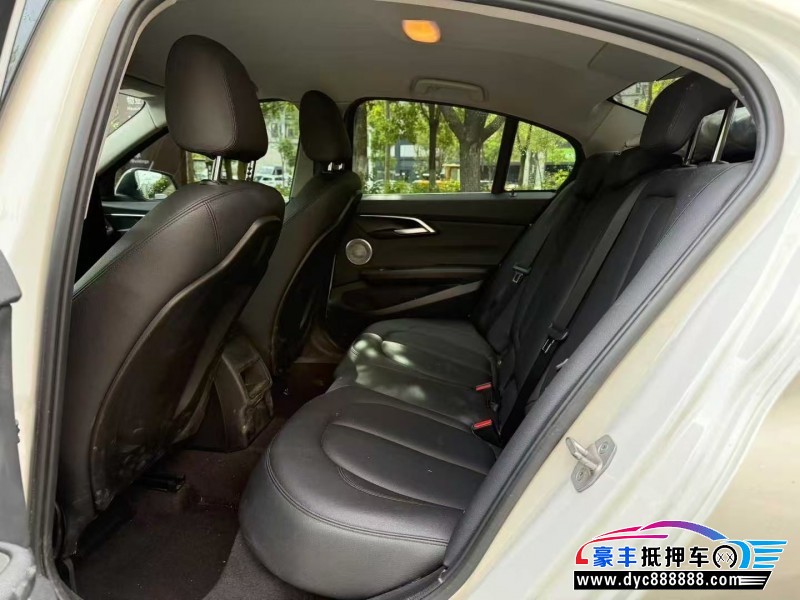 22年宝马1系轿车抵押车出售