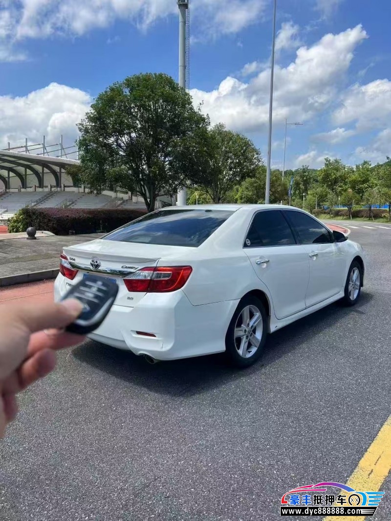 14年丰田凯美瑞轿车抵押车出售