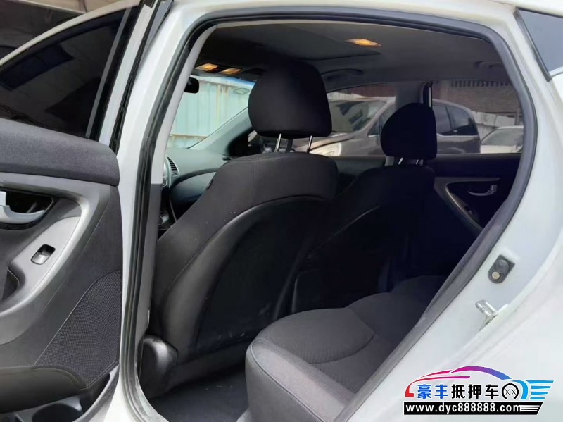 16年现代朗动轿车抵押车出售