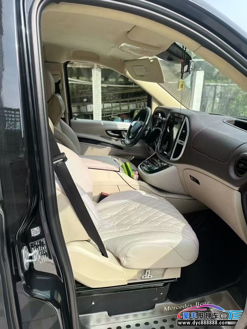 19年奔驰威霆轿车抵押车出售