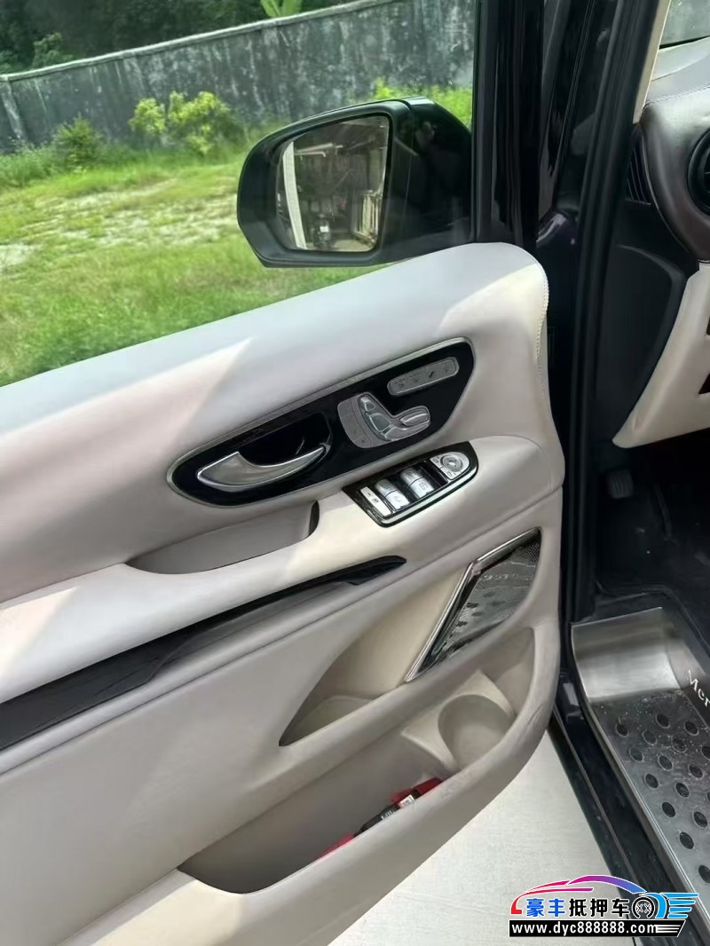 19年奔驰威霆轿车抵押车出售