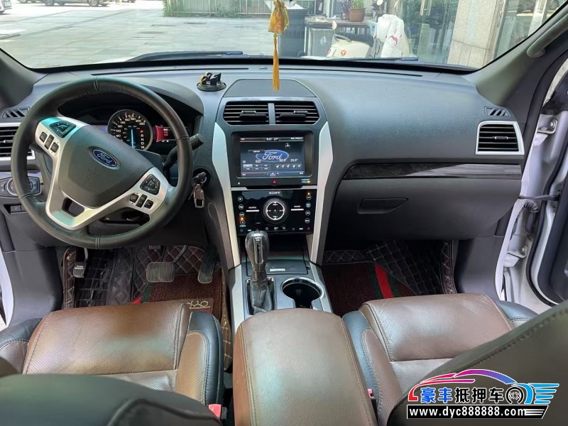 15年福特探险者轿车抵押车出售