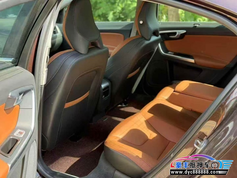 17年沃尔沃S60轿车抵押车出售