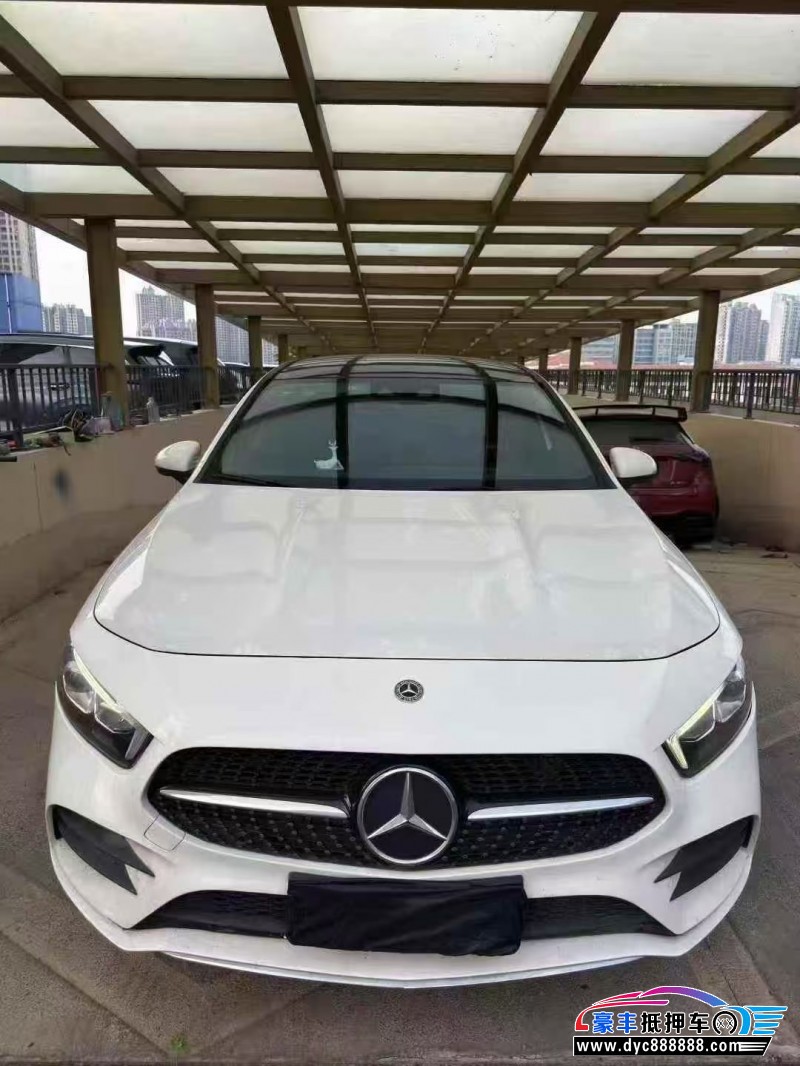 19年奔驰A轿车抵押车出售