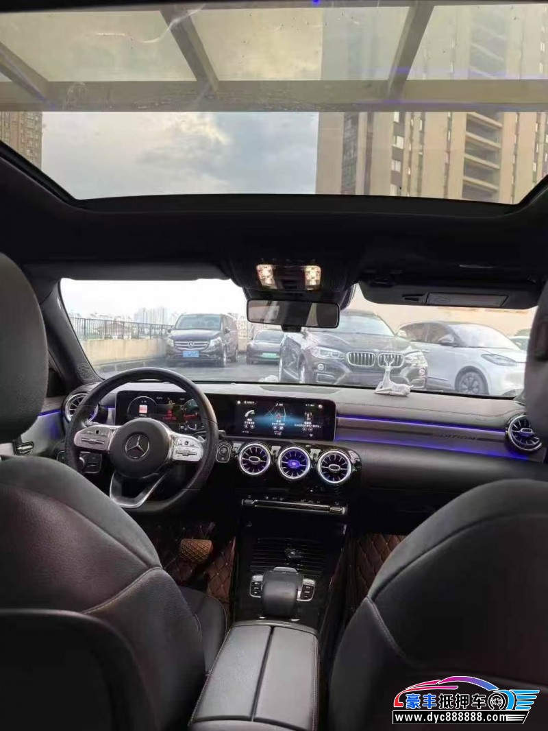 19年奔驰A轿车抵押车出售