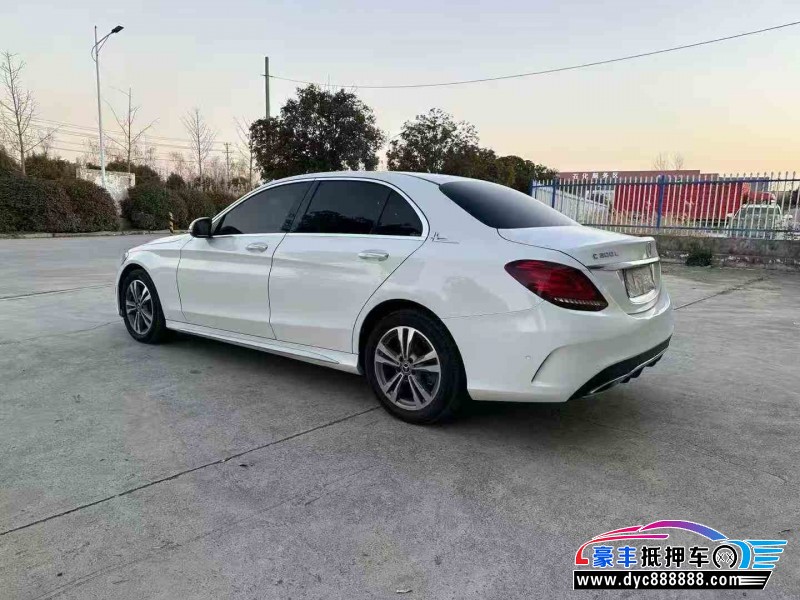 19年奔驰C轿车抵押车出售