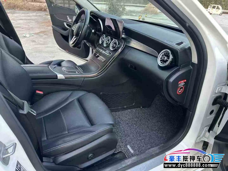 19年奔驰C轿车抵押车出售